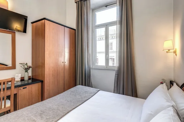 غرفة ثلاثية، Hotel Sonya 6/10