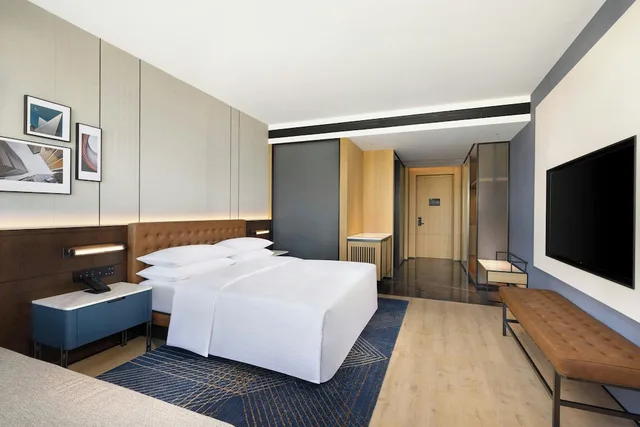 غرفة بسرير كينج بإطلالة على النهر، Four Points By Sheraton Leshan 1/3