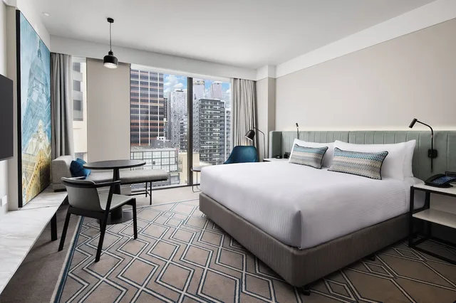 Heritage, Premier, King Bed, City View، Hilton Melbourne Little Queen Street 3/5