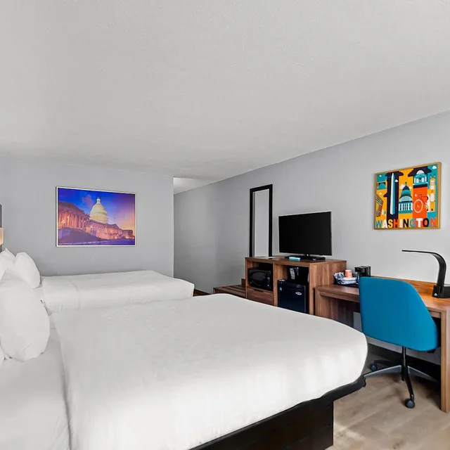 غرفة بسريرين مزدوجين في طابق مرتفع، Clarion Inn Falls Church-Arlington 6/8