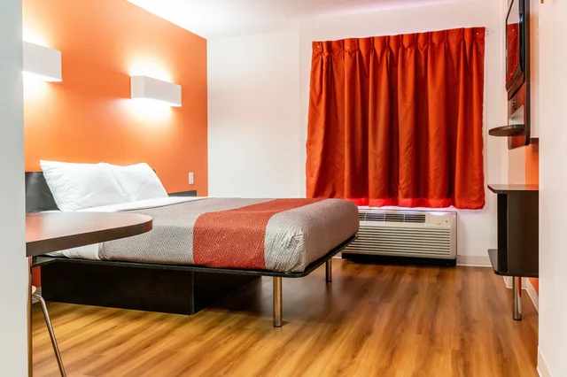 غرفة ديلوكس بسرير كينج بمطبخ صغير، Motel6 Headingley, MB - Winnipeg West 4/10