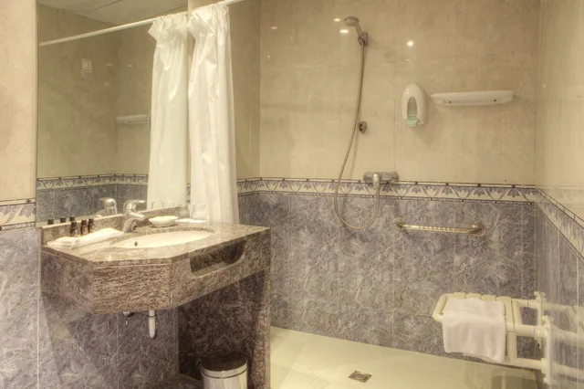 شقة عائلية بسريرين منفصلين بإطلالة على المسبح مع أريكة، Sunway Playa Golf Sitges 3/5