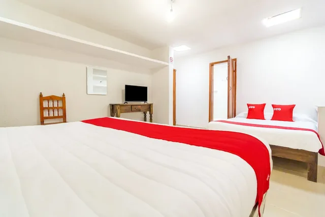 غرفة سوبيريور بسرير كينج وسريرين، OYO Hotel Las Nubes,Mercado de Dulces y Artesanias Ambar 1/2