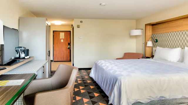 غرفة بسرير كينج، Holiday Inn Hotel Suites Phoenix Mesa Chandler 2/3
