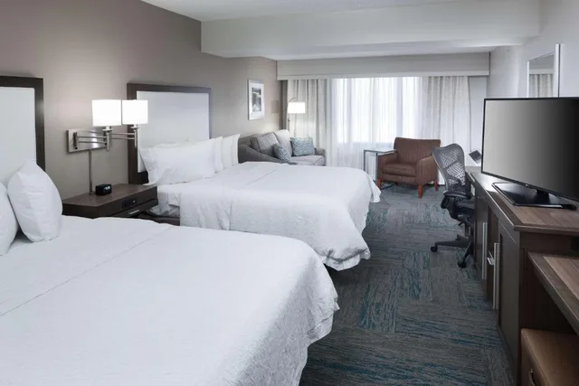 غرفة بسرير مزدوج لذوي الإعاقة، Hampton Inn St. Louis-Downtown (At the Gateway Arch) 1/1