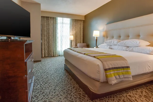 غرفة ديلوكس بسرير كينج لذوي الإعاقة، Drury Inn & Suites Columbus Polaris 4/8