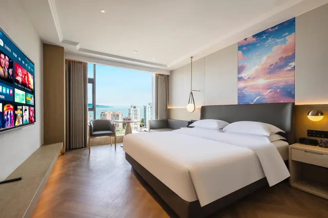 غرفة بسرير كوين بإطلالة على البحر، The Brigh Radiance Hotel Weihai 1/1
