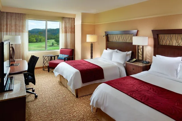 1 Bedroom, Suite, Golf Course View, Sofa، Marriott Meadowview Conference Resort Convention Center 1/8