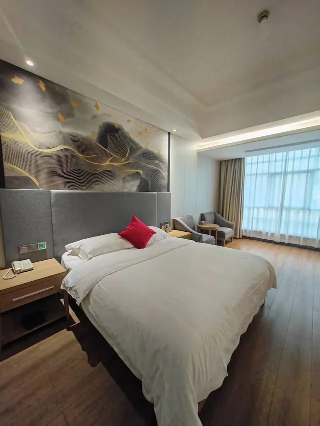 غرفة كومفورت بسرير كينج، Ramada by Wyndham Zhangjiajie Tianmen Mountain 3/9