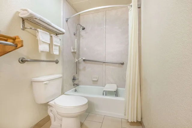 Room, King Bed, Accessible, Super 8 By Wyndham Tyler Tx 3/3