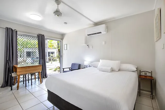 غرفة قياسية بسرير كوين، Bush Village Budget Cabins 3/6