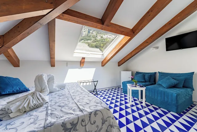 Room, Queen and Twin Beds, Sea View, Exterior Entrance, Attic، Hotel Villa Annalara 7/10