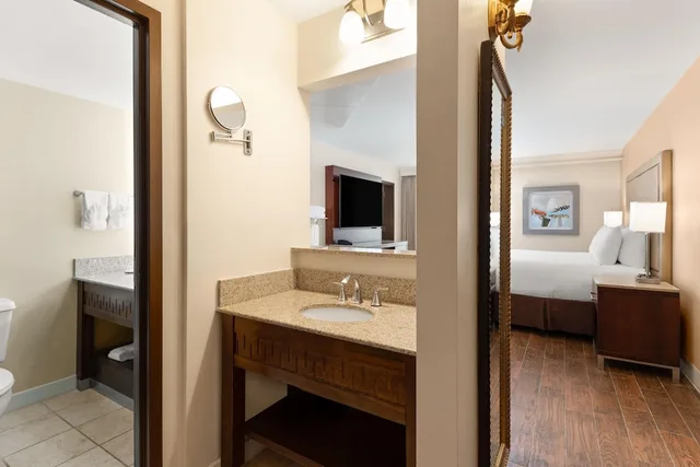 جناح ديلوكس بسرير كينج، Wyndham Riverfront Little Rock 5/5