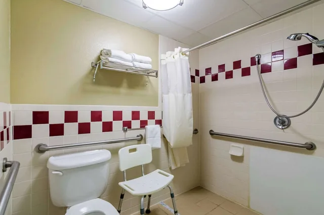 Suite, King Bed, Accessible, Rodeway Inn Hesston, KS 10/10