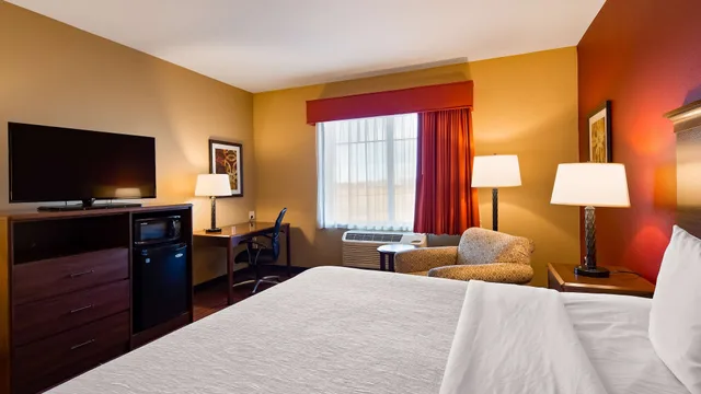 غرفة قياسية بسرير كينج، Best Western Plus Hudson Hotel & Suites 8/10