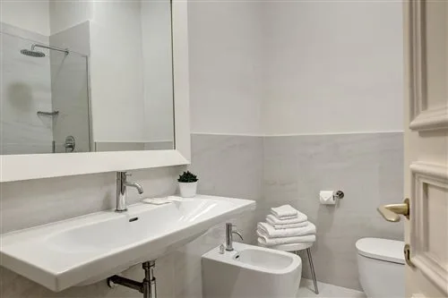 غرفة قياسية بسرير مزدوج أو سريرين منفصلين، Majestic Palace Sorrento, Curio Collection by Hilton 1/2