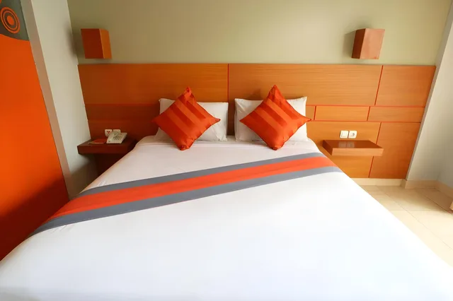 Deluxe, Double or Twin Bed, Pool Access, Ground Floor، Grand Sinar Indah Hotel 1/1