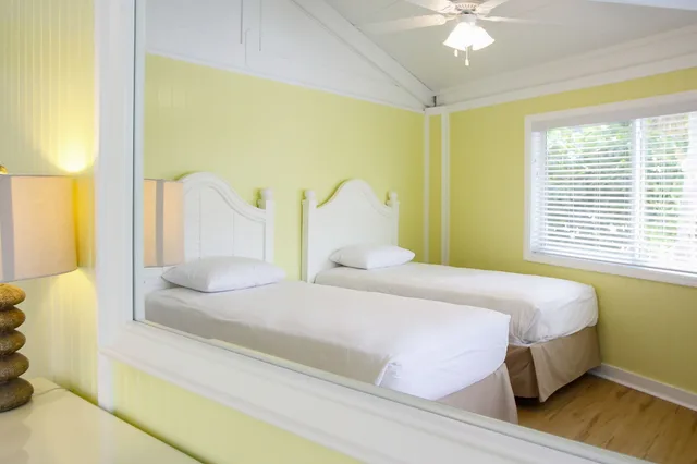 شقة سكنية بسريرين منفصلين وسرير كينج مع أريكة، Topsider Resort 1/3