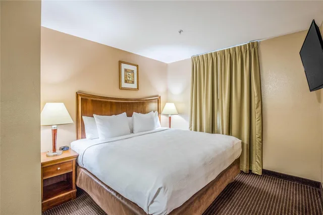 Efficiency, Suite, King Bed، MainStay Suites Port Saint Joe South 1/3