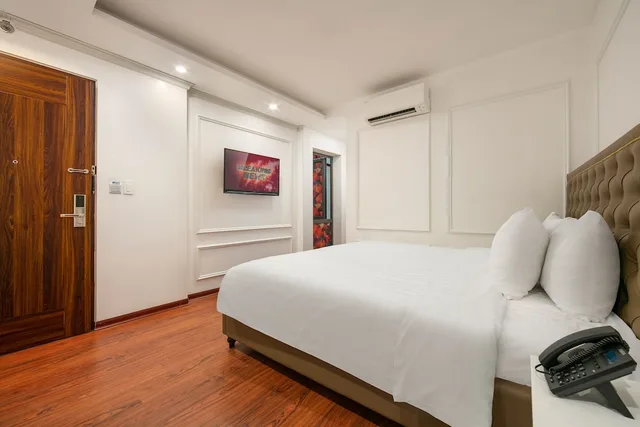 غرفة سوبيريور بسرير كينج، Mia Hotel 1/4