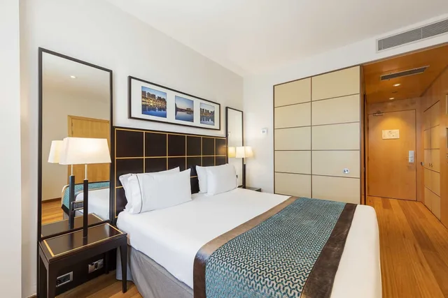 Room, King Bed, City View, Eurostars Gran Valencia 2/7