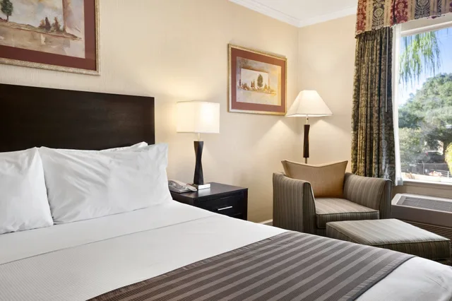 غرفة قياسية بسرير كينج، Days Inn by Wyndham Concord 2/2