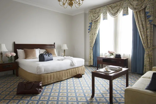 Deluxe, Twin Beds, The Hotel Windsor Melbourne 1/2