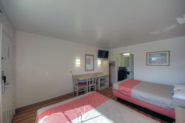 غرفة رباعية، Motel6 Kerrville, TX 4/10