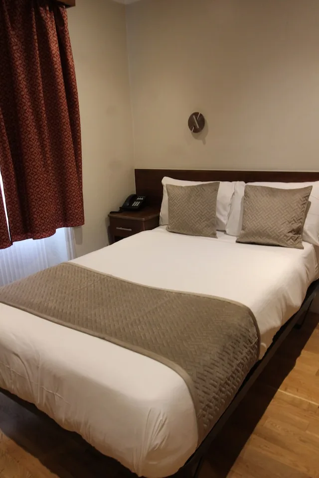 غرفة بسرير مزدوج، Wedgewood Hotel 2/8