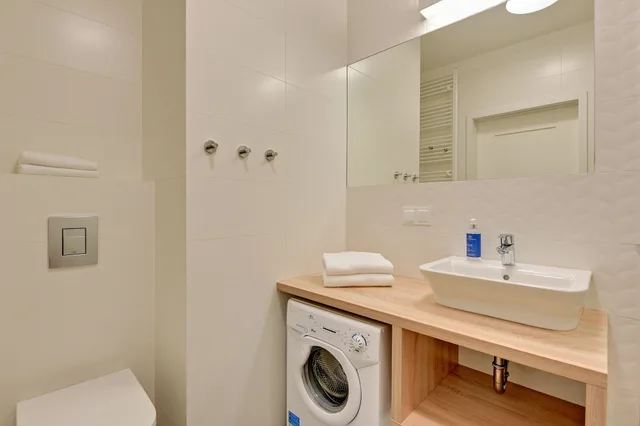 شقة ديلوكس بسريرين منفصلين بشرفة بغرفتي نوم مع أريكة، Grano Apartments 8/10