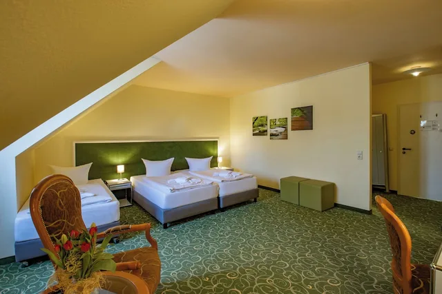 غرفة ثلاثية بسرير كوين وسرير فردي، Erzgebirgshotel Freiberger Hohe 3/9