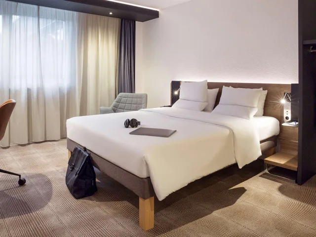 غرفة سوبيريور عائلية بسرير مزدوج مع أريكة، NOVOTEL LAUSANNE BUSSIGNY 1/10
