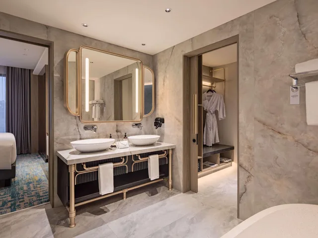 جناح بسرير كينج، Mercure Madiun 2/2