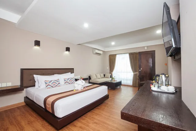 جناح جونيور بإطلالة على المسبح، The Grand Santhi Hotel 2/2