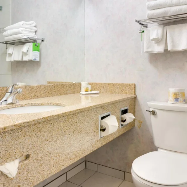 Room, King Bed, Queen Bed, Accessible, Days Inn by Wyndham Calgary South 6/8