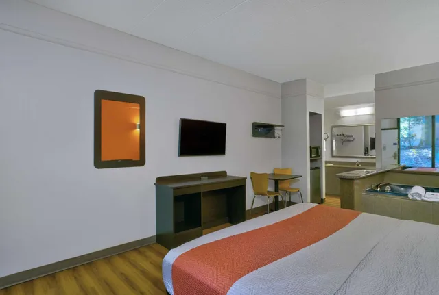 غرفة بسرير كينج بجاكوزي للمدخنين، Motel6 Seaford, DE 2/7