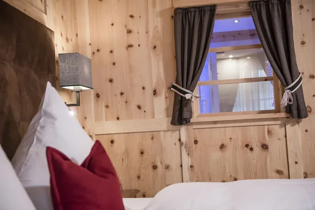 جناح جونيور، Grunerbaum Hotels 2/3