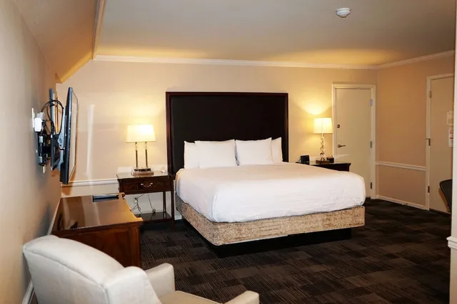 استوديو سوبيريور بسرير كينج، Wingate by Wyndham Bellingham Heritage Inn 1/3