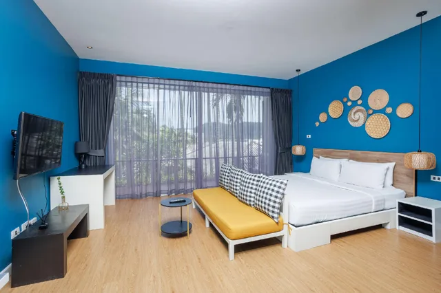 غرفة ديلوكس بسرير كوين بإطلالة على المسبح، THE SIGNATURE PHUKET RESORT AND RESTAURANT 1/1