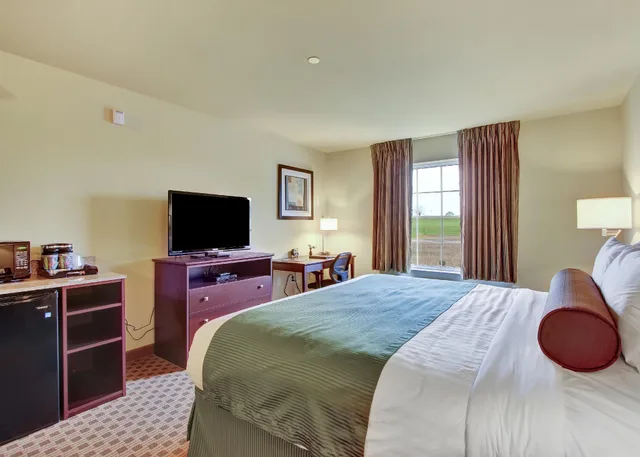 Room, King Bed, Accessible, Cobblestone Hotel Suites Waynesboro Pa 9/9