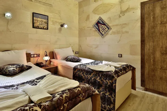 Stone, Twin Beds، Yusuf Bey House 6/10