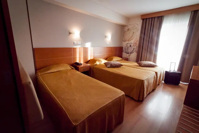 غرفة بسرير مزدوج مع سرير إضافي، Hotel 4 Estacoes 4/7
