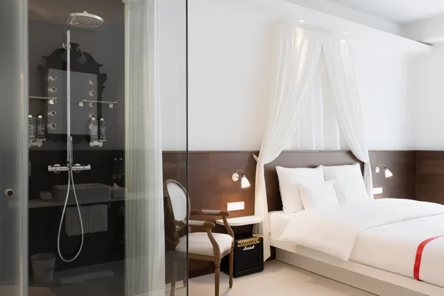 Ruby، Ruby Rosi Hotel Munich 2/4