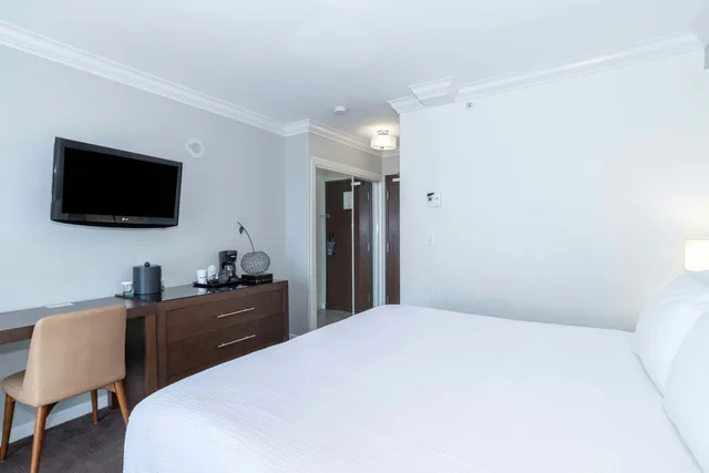 Tower, King Bed، Sandman Hotel Kelowna 3/4