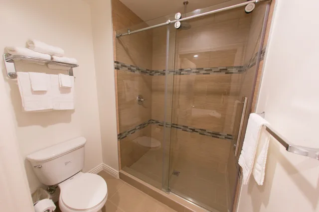 غرفة قياسية بسرير كوين، Diamond Bell Inn And Suites 4/5