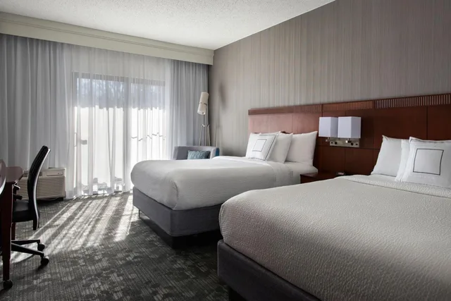 Standard, 2 Queen Beds, Courtyard by Marriott Mahwah 3/6