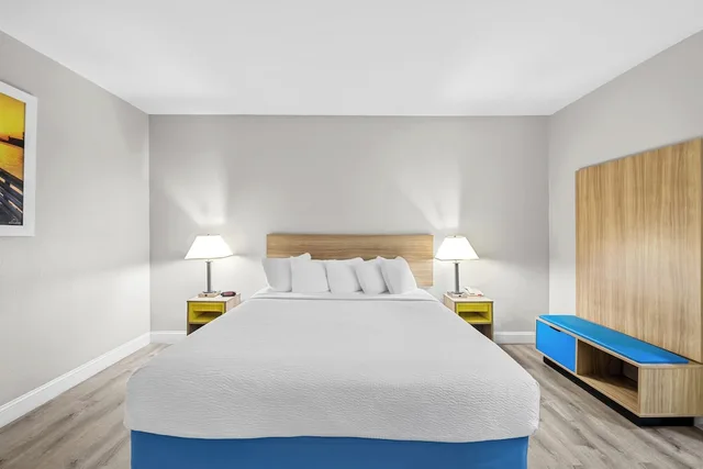غرفة قياسية بسرير كينج للمدخنين، Days Inn by Wyndham Chesapeake 1/10