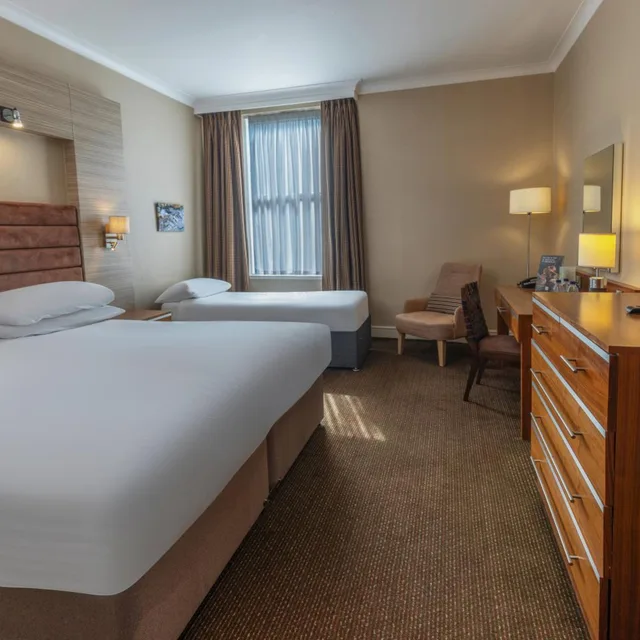 غرفة كلاسيكية عائلية، Delta Hotels by Marriott Cheltenham Chase 1/3