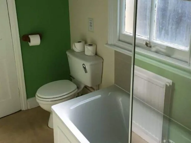 Room, Double Bed, The Kings Arms 3/3