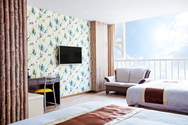 Family, A Ace Hotel 1/2